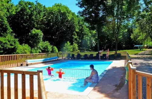 Corcieux House | Camping 3 étoiles - Piscine - ccbaha0
