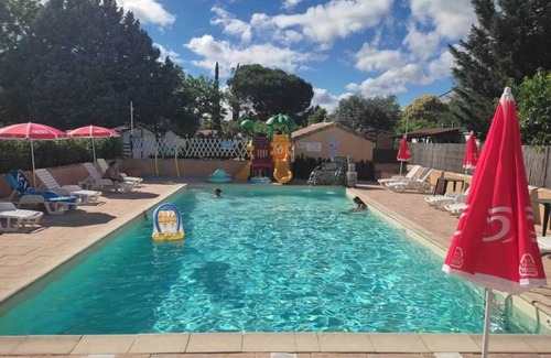 Massillargues-Attuech House | Camping 3 étoiles - Piscine - eehiif