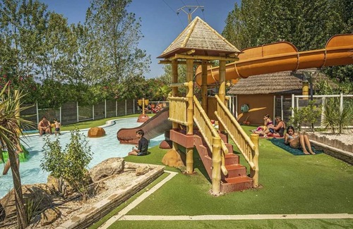 Serignan-Plage House | Camping 4 étoiles - Parc aquatique - eeiagi