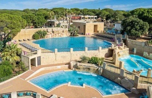 Le Muy House | Camping 5 étoiles - Parc aquatique - eebaga