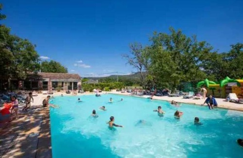 Saint-Saturnin-les-Apt House | Camping 3 étoiles - Piscine - eebbcg