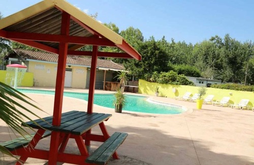 Villeneuve-les-Beziers House | Camping 4 étoiles - Piscine - ccaffbg
