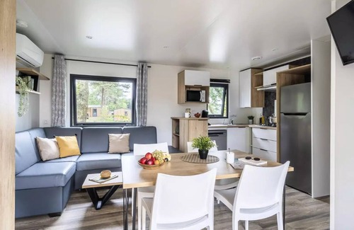 Perros-Guirec House | Camping maeva Respire Le Village Perrosien * - Comfort Mobile Home 4 Rooms 6 People Air Conditioned + TV