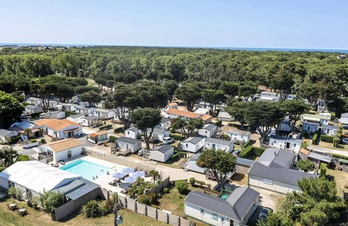 Ars-en-Re House | Camping Romanée Le Campiotel des Dunes * - Comfort Mobile Home 3 Rooms 4 People + TV