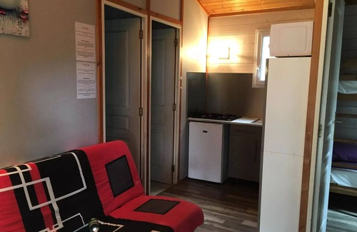 Bollene Ski Chalet | Campsite La Simioune* - Chalet BRUYERE - 2 bedrooms + TV (2 adults maximum and 3 children under 14 years old) 2 to 5 people - 2 people. included in the price