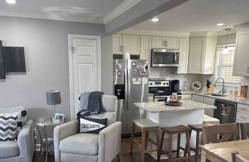 Starkville Condo | 🐾CAMPUS COWBELL🐾 Located on Campus! Goodie basket for guests!
