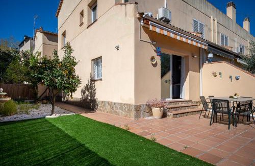 Torredembarra House | CAN LOLA Estupenda casa de 4 habitaciones con jardín a 150 metros de la playa