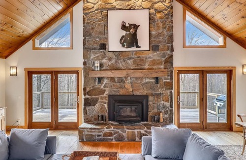 Stowe Area Ski Chalet | Can't Bear to Leave - Perfectly Appointed Chalet in Stowe!