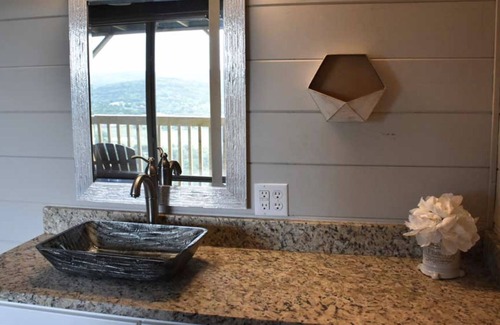 Eureka Springs Resort | Can U Canoe Suite 114