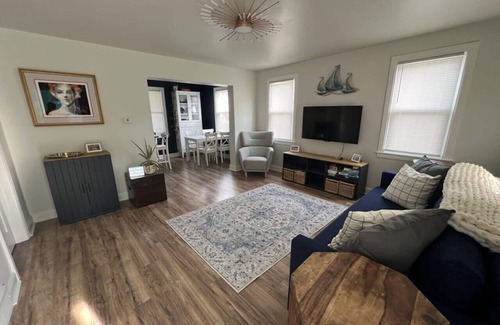Harrison House | Canal front bungalow
