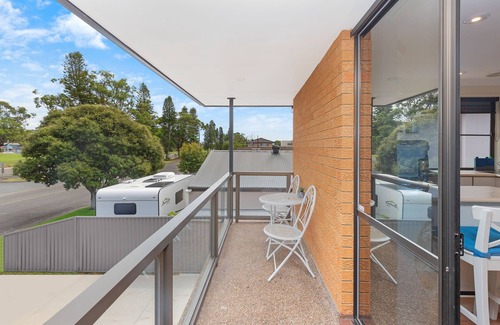 Port Macquarie House | Canal Frontage with Private Jetty
