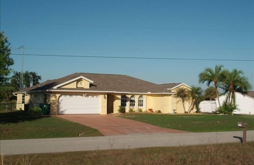 Harbour Heights House | CANAL, HEATED POOL, FISHING BOAT , BEAUTIFUL HOME
