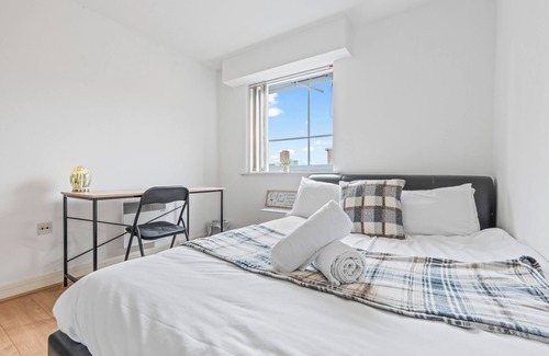 The Westside Apartment | Canal-Side | Ensuite | Walk to Broad St & Utilita
