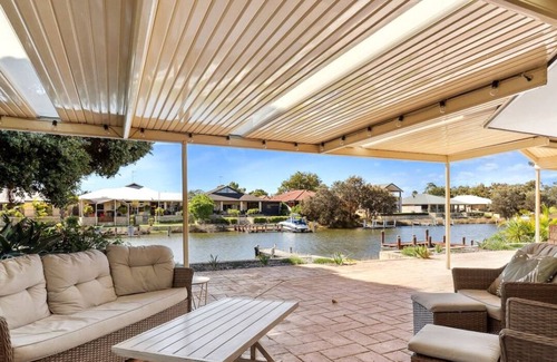 South Yunderup Apartment | Canal-Side Retreat with Private Jetty and Kayaks