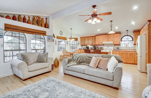 Port Isabel Cottage | Canalfront Port Isabel Cottage: 5 Mi to Beach!