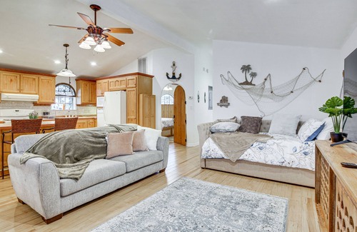 Port Isabel Cottage | Canalfront Port Isabel Cottage: 5 Mi to Beach!