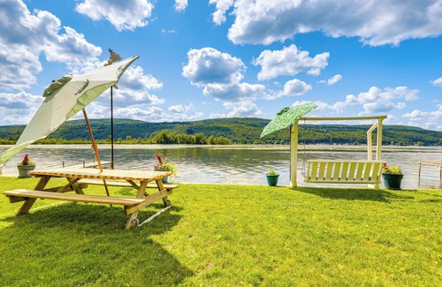 Middlesex Cottage | Canandaigua Lakefront Gem w/Dock & Boat Slip