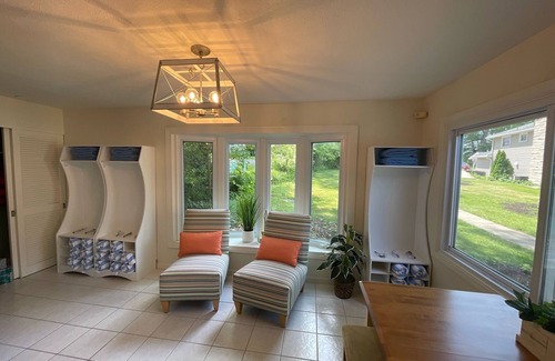 Edwardsburg House | Canary Cove: Cute Lake Home, Pontoon INCLUDED, near Notre Dame