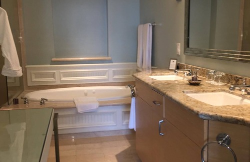 Key Biscayne Condo | Cancelation Special 3/15-19. 1 night free!Ocean1 frt 1bdr @ Ritz Key Biscayne