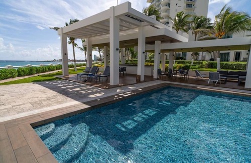 Zona Hotelera Villa | Cancun Ocean Front Family Villa 18 at Villas Nizuc