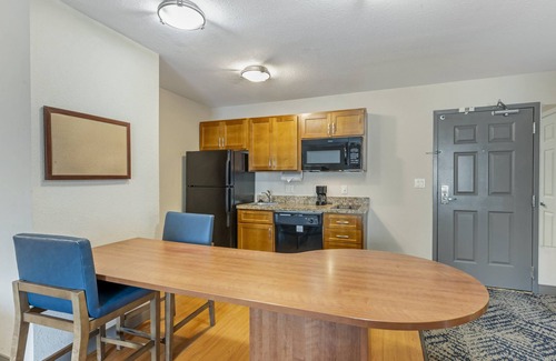 Indianapolis Hotel | Candlewood Suites Indianapolis East by IHG