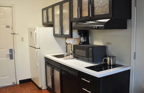 Watterson Park Hotel | Candlewood Suites Louisville Airport by IHG