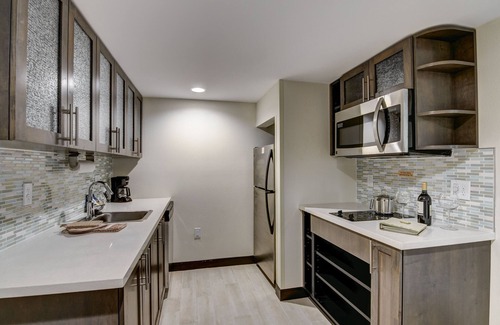 Richmond Hotel | Candlewood Suites Richmond - West Broad by IHG