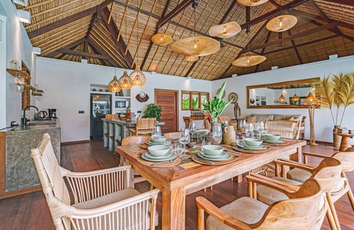 Padonan Villa | CANGGU Villa 4BR + big Pool + 10 mins to BEACH