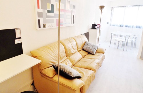 Le Suquet Apartment | CANNES: beach 2 minutes/45 m² /Sea view/Private parking/Internet-Wifi
