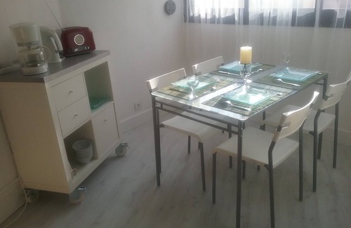 Le Suquet Apartment | CANNES: beach 2 minutes/45 m² /Sea view/Private parking/Internet-Wifi