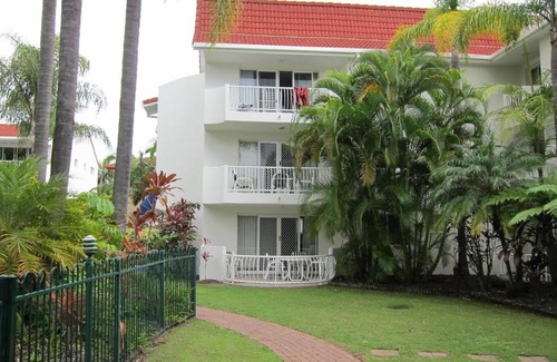 Surfers Paradise Apartment | Cannes Court Apartments