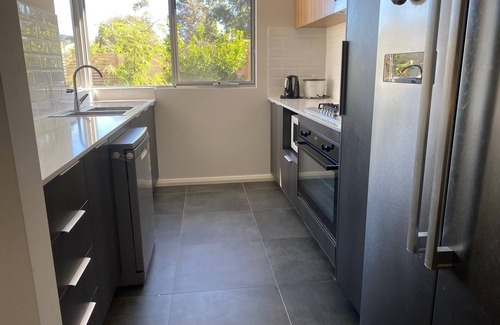 Canning Vale House | Canning Vale Family AccommodationnEasy access to city CBD. Free WiFi