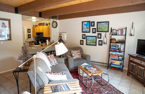 Lake City House | Canoe Right On Inn - North Shore #5 - On the Shore of Lake San Cristobal