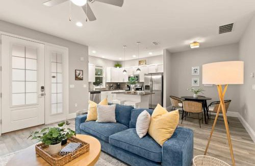 Safety Harbor Apartment | Canopy Couplet - 2 Upscale Condos by Main St
