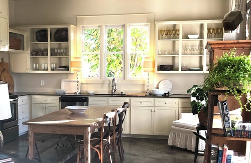 Oxford Cottage | Canterbury Cottage-Charming Home 3 miles from the Square-Sleeps 8