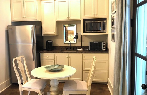 Oxford Cottage | Canterbury Cottage-Charming Home 3 miles from the Square-Sleeps 8