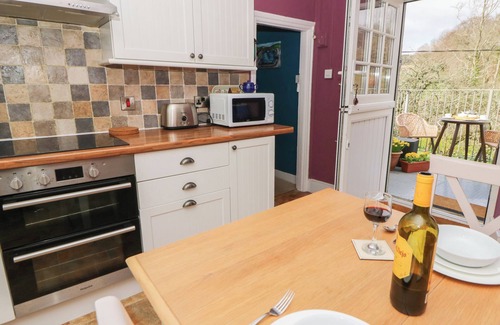 Llanfrynach Cottage | CANTREF HOUSE TOP FLOOR, romantic, with a garden in Brecon
