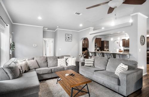 Canyon Lake House | Canyon Lake Retreat with Hot Tub, Fire Pit and Grill!