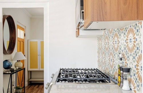 Hillcrest Cottage | Canyon Views w/Outdoor Seating & Parking