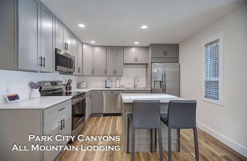 South Snyderville Basin Condo | Canyons View 06: Beautiful 2 Bedroom 2 bath vacation rental. Walk to the Cabriolet Lift