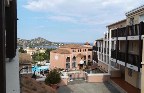 Cap Esterel Apartment | CAP ESTEREL appartement climatisé dans le centre du village vacances