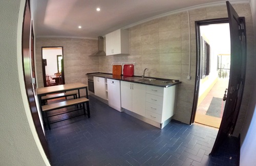 Almada Villa | Caparica, V4 House with garden in Lazarim, Caparica