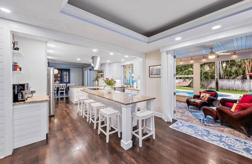 Hobe Sound Apartment | Cape Calypso! Heated Pool, Coastal Luxury, Bike to Beach