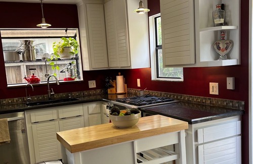 Arch Beach Heights House | "Cape Cod Beach-House" Panoramic Ocean View w/Hot Tub-5 min to Beach