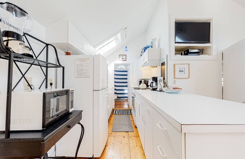 Mashpee Cottage | Cape Cod cottage with patio - near golf, 100 yards to private Mashpee Beach