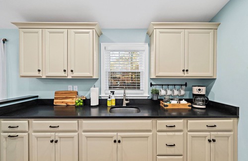 Mashpee House | Cape Cod - John's Pond Mashpee - Private Assoc. Beach and two Kayaks