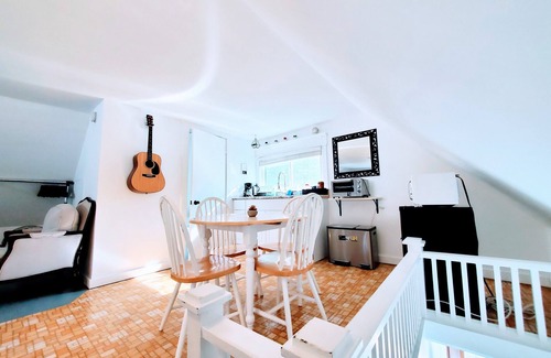 Madison House | Cape Cod Loft + King Bed