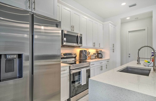 Mariner House | Cape Coral Home w/Screened-In Lanai + Pool!
