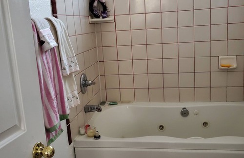 Reno/Tahoe Airport Bed & Breakfast | Capecod style home in suburban reno