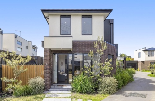 Tootgarook House | Capel Sound luxury 3 bedroom townhouse only minutes walk to the front beach.